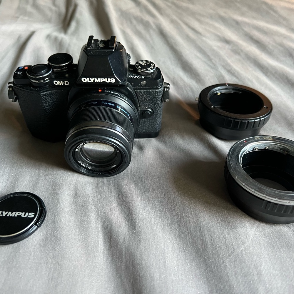 Olympus OM-D E-m10 Camera with Lens Kit
